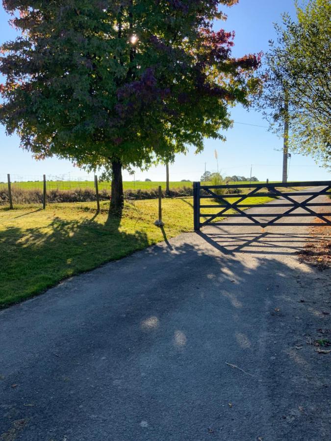 Welcoming And Peaceful Bed And Breakfast Fougerolles-du-Plessis Exterior photo